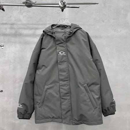 バレンシアガ ダウンジャケット