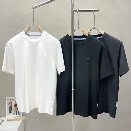 プラダ Tシャツ