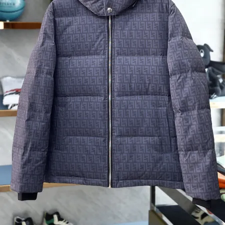 フェンディ ダウンジャケット