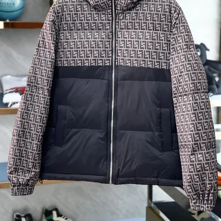 フェンディ ダウンジャケット