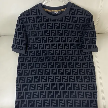 フェンディ Tシャツ