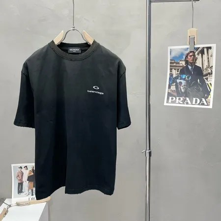 バレンシアガ Tシャツ