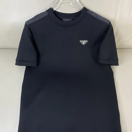プラダ Tシャツ