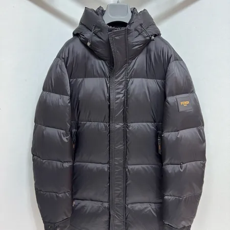 フェンディ ダウンジャケット