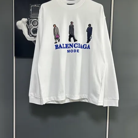 バレンシアガ パーカー