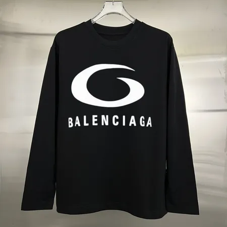 バレンシアガ Tシャツ