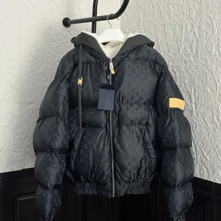 ルイヴィトン ダウンジャケット