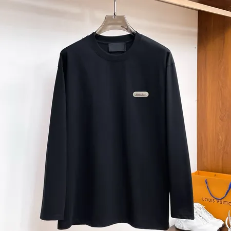 プラダ Tシャツ