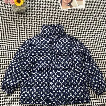 ルイヴィトン ダウンジャケット