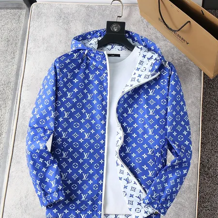 ルイヴィトン ダウンジャケット