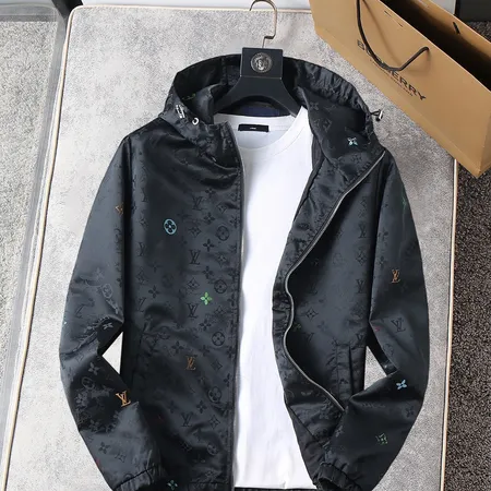 ルイヴィトン ダウンジャケット