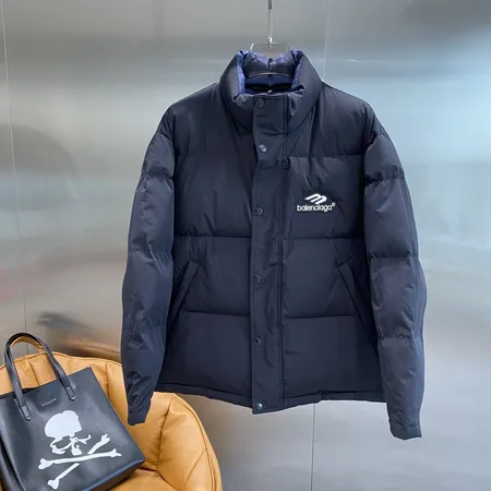 バレンシアガ ダウンジャケット