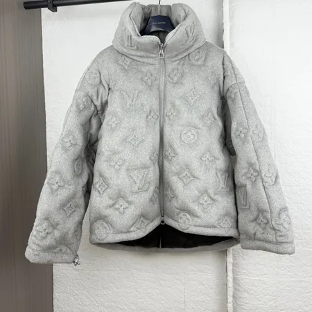 ルイヴィトン ダウンジャケット