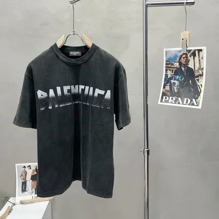 バレンシアガ Tシャツ