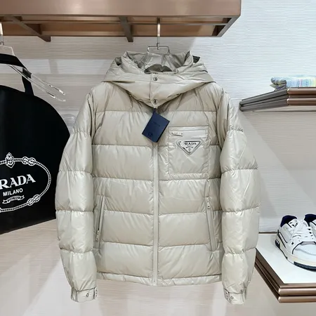 プラダ ダウンジャケット