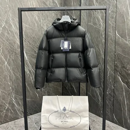 プラダ ダウンジャケット