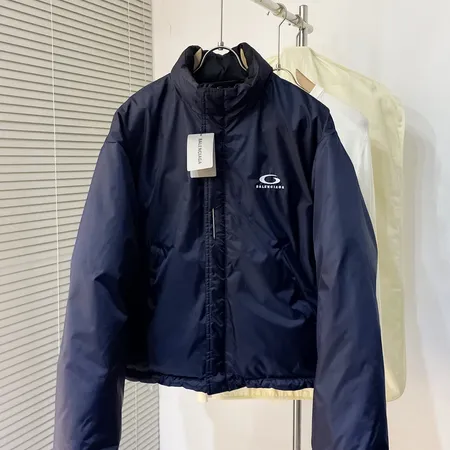 バレンシアガ ダウンジャケット