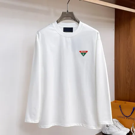 プラダ Tシャツ