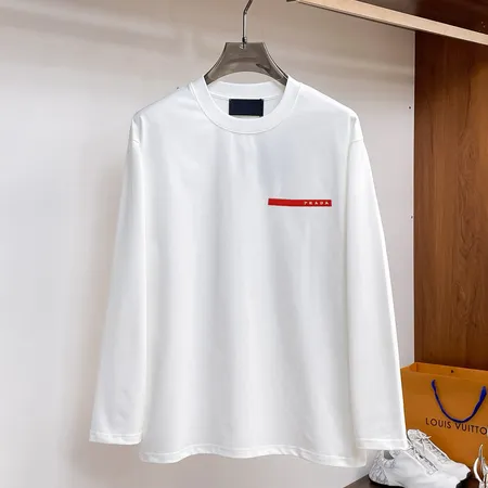 プラダ Tシャツ