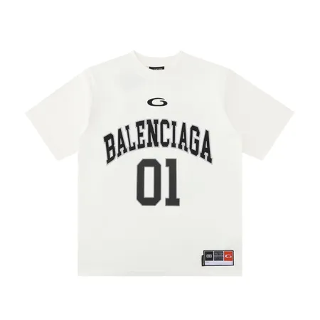 バレンシアガ Tシャツ