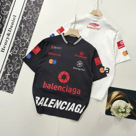 バレンシアガ Tシャツ
