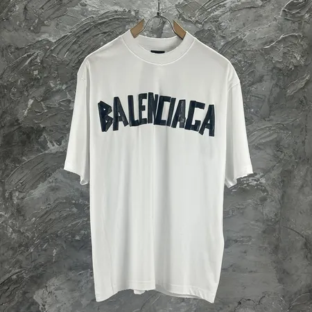 バレンシアガ Tシャツ