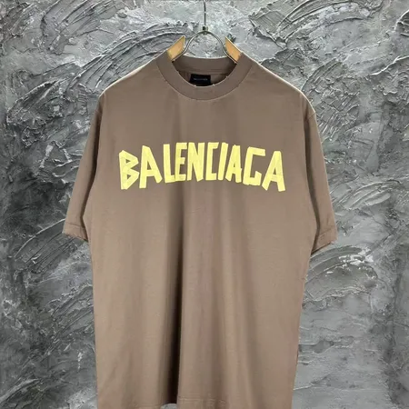バレンシアガ Tシャツ