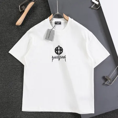 バレンシアガ Tシャツ