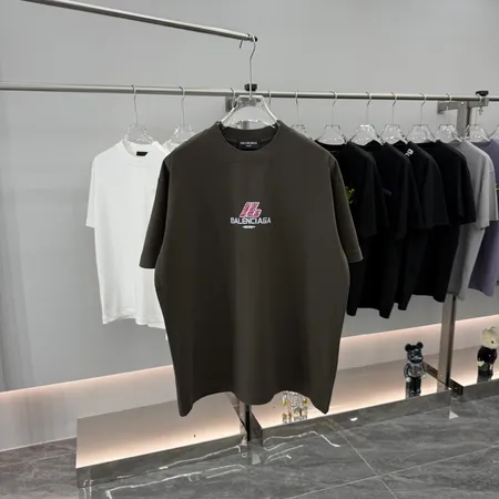 バレンシアガ Tシャツ