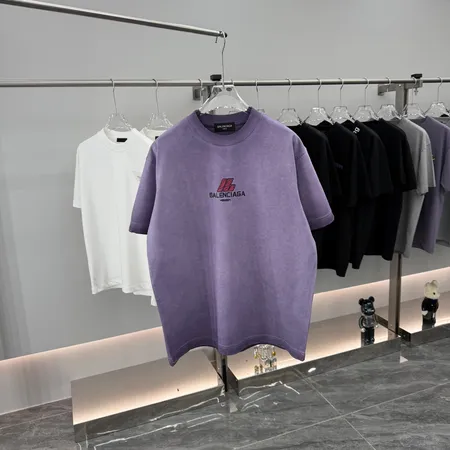 バレンシアガ Tシャツ