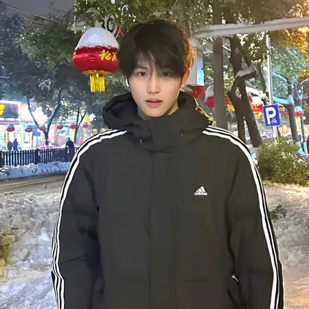 アディダス ダウンジャケット