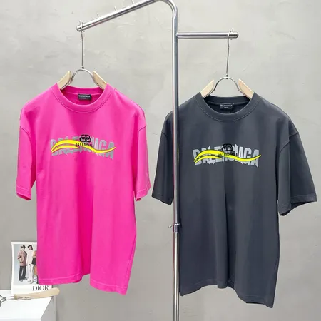 バレンシアガ Tシャツ