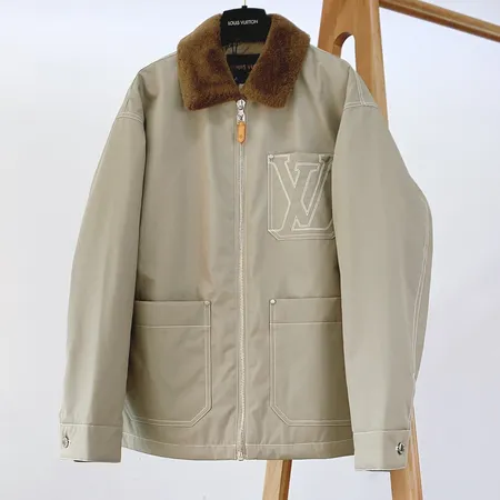ルイヴィトン ダウンジャケット