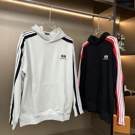 バレンシアガ パーカー