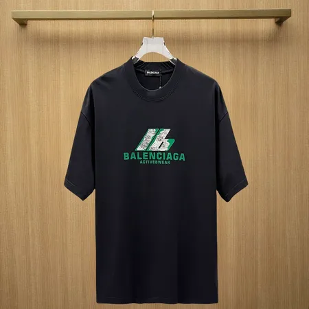 バレンシアガ Tシャツ