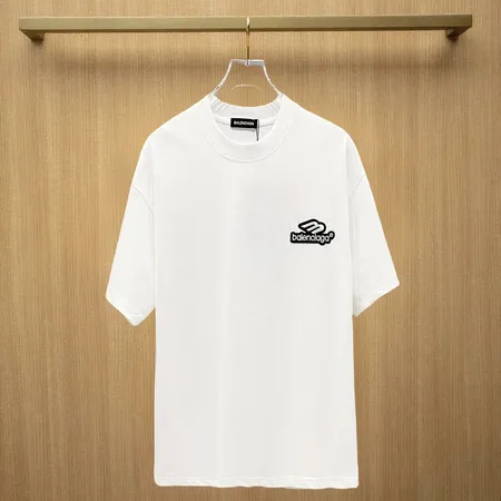 バレンシアガ Tシャツ