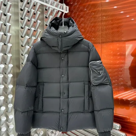 プラダ ダウンジャケット