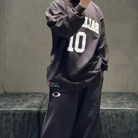 バレンシアガ パーカー