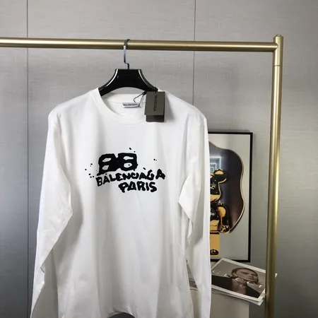 バレンシアガ Tシャツ