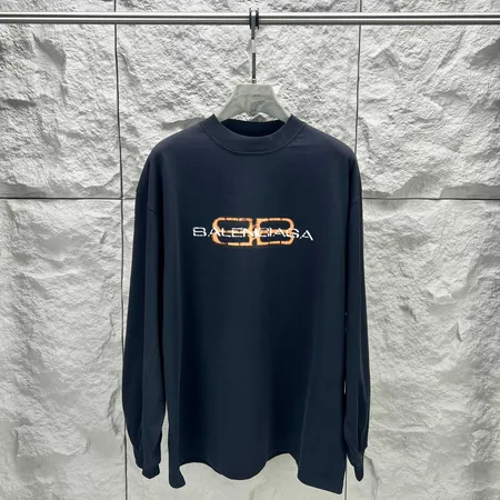 バレンシアガ Tシャツ