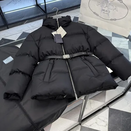 プラダ ダウンジャケット