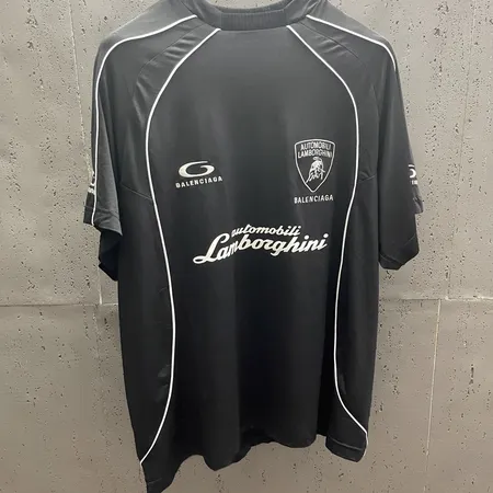 バレンシアガ Tシャツ