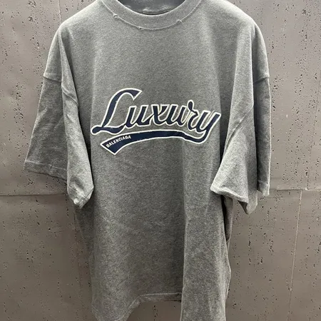 バレンシアガ Tシャツ