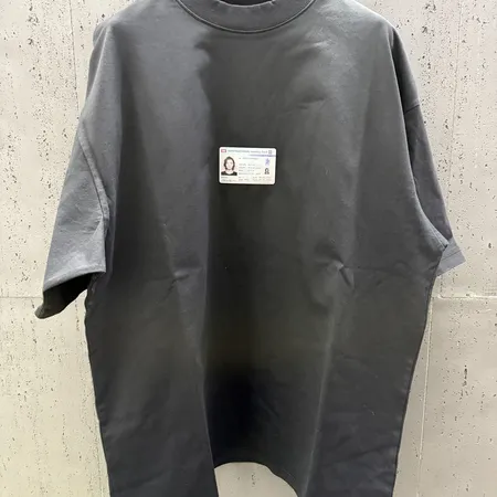 バレンシアガ Tシャツ