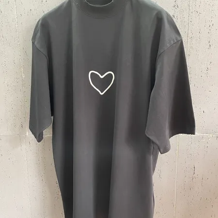 バレンシアガ Tシャツ