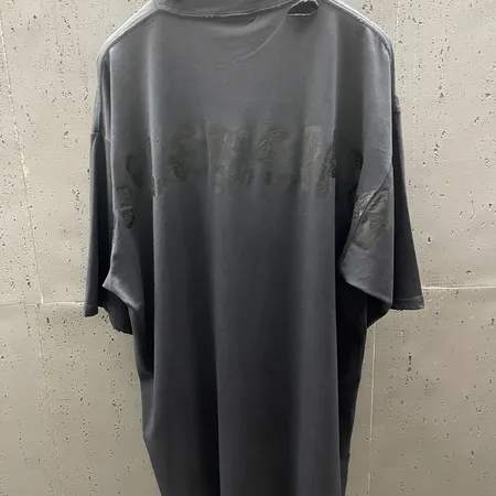 バレンシアガ Tシャツ