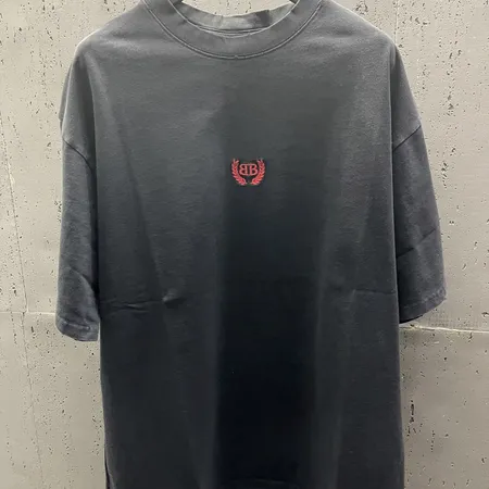 バレンシアガ Tシャツ