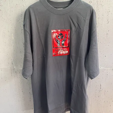 バレンシアガ Tシャツ