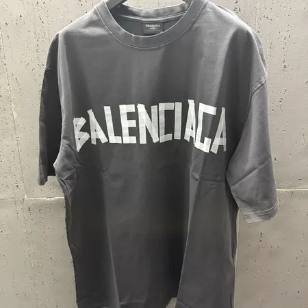 バレンシアガ Tシャツ