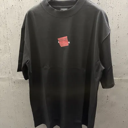 バレンシアガ Tシャツ